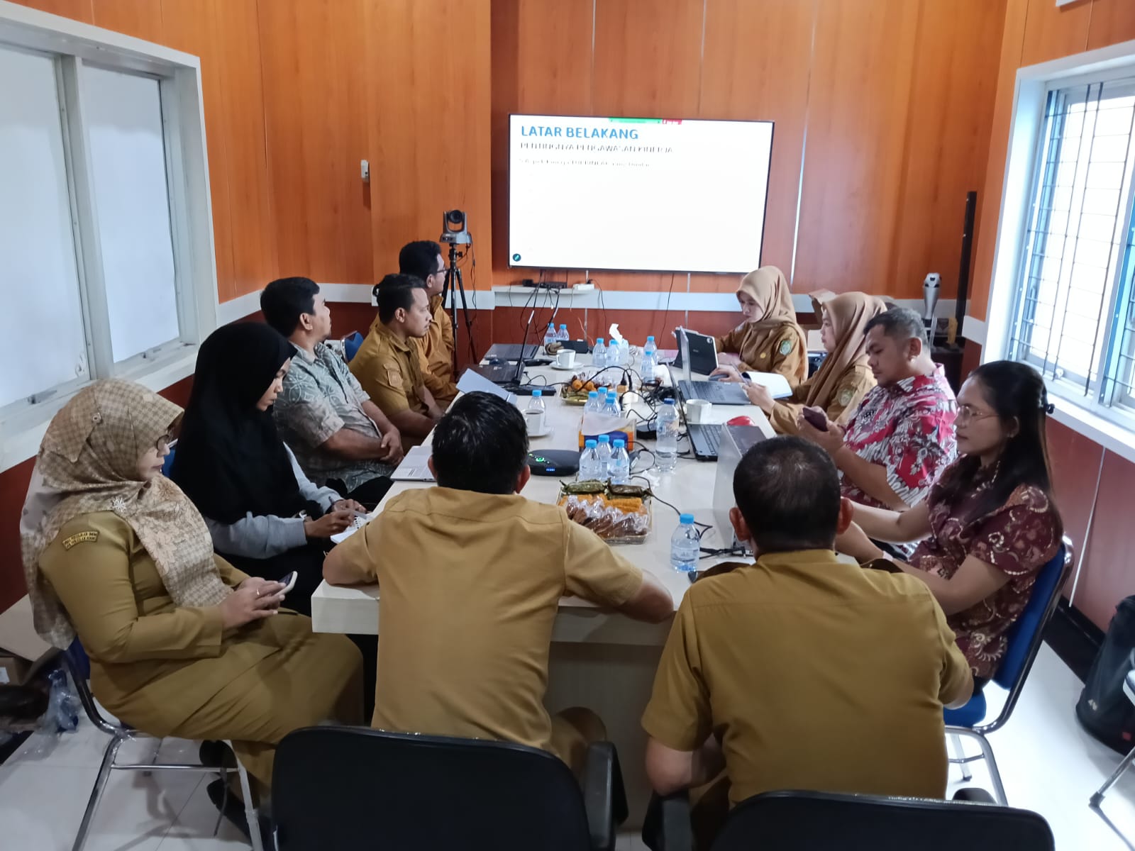 Dinas PUPR Maluku Utara Gelar Bimtek Pengisian Kuesioner dan Bukti Dukung pada Sistem Informasi WASTARU